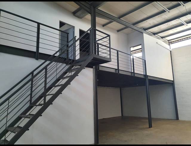 280M² FACTORY RENTED IN SAXENBURG PARK 1